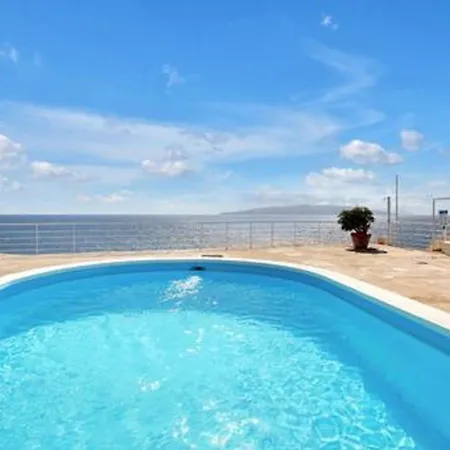 Costa Isora Frontline Pool Apartment Puerto de Santiago (Tenerife)
